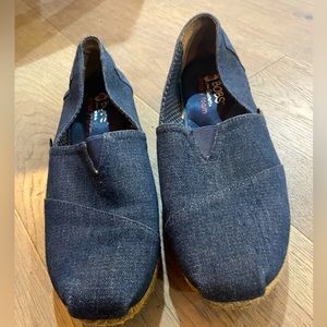 Bob’s espadrilles.